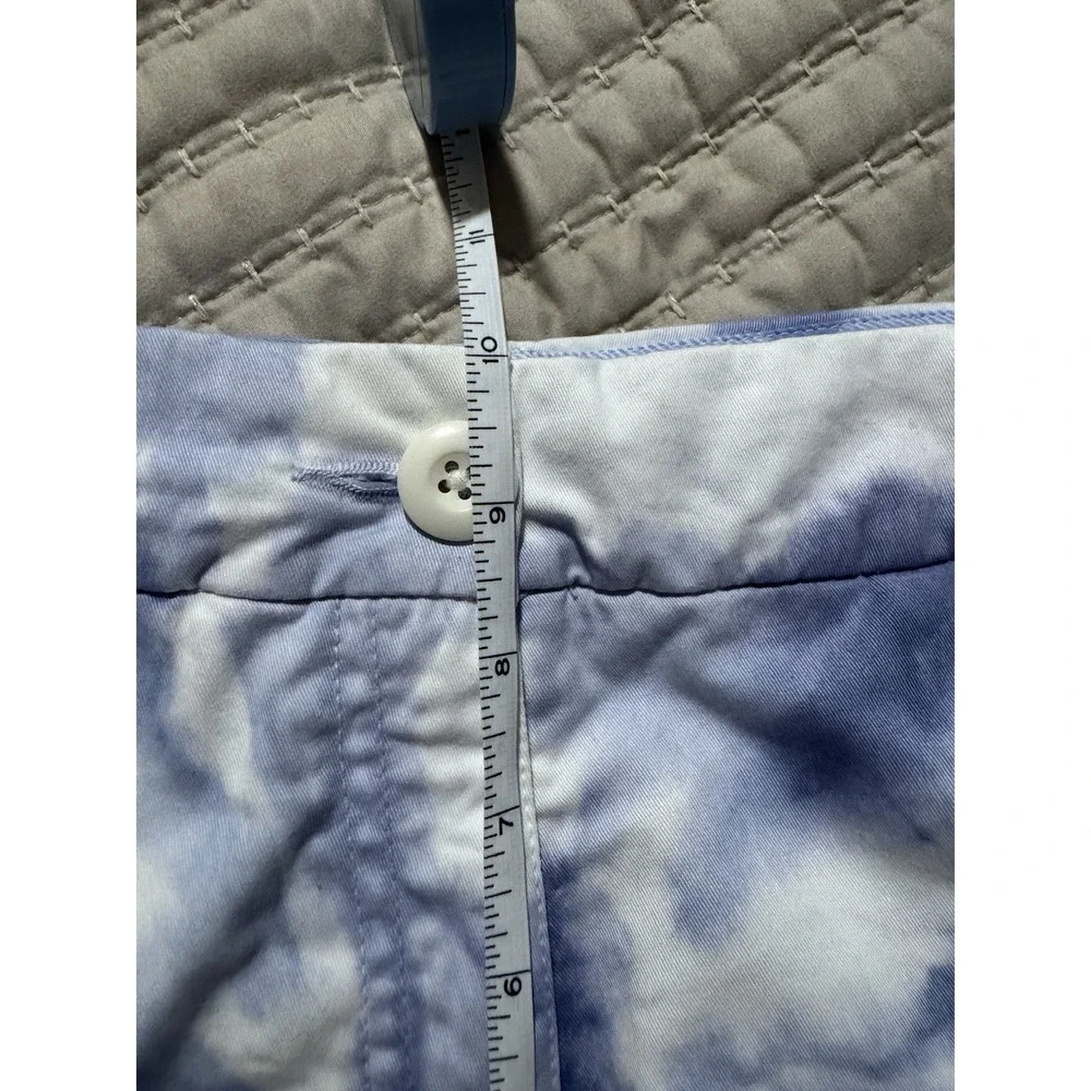 Crown & Ivy Shelby Shorts Womens 8 Blue Tie Dye Chino Stretch Preppy